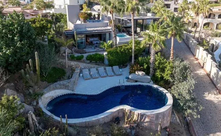 Exclusive Houses in Cove Club